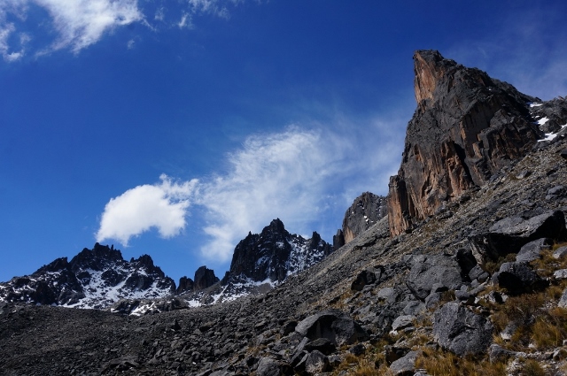 Head of valley peaks  (640x425)
