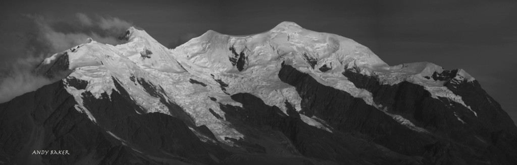 Illimani pan bw (1280x410)